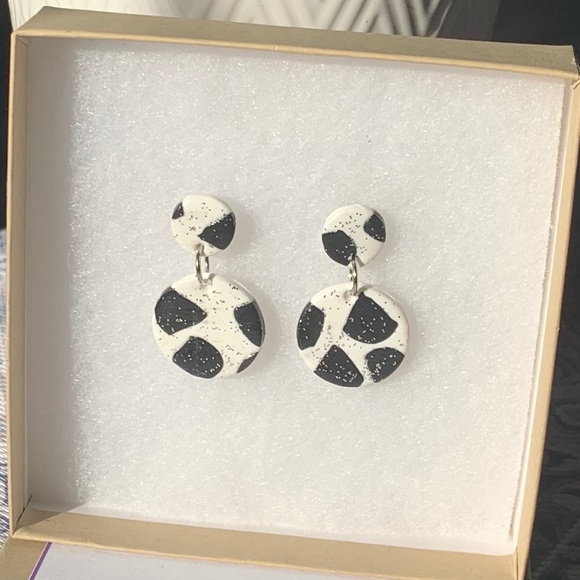 *SOLD* Glitter Earrings! ✨✨ 2/$25 - Picture 2 of 2